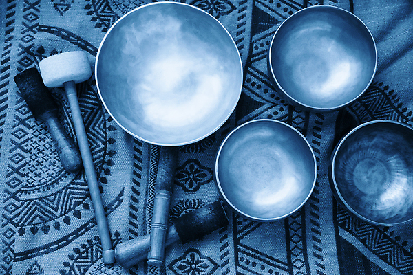 포토 JPG 해외이미지 전통 여자 아시아 종교 문화 선 음악 컬러 백그라운드 불교 노래 요가 휴식 건강 동양인 사람없음 목재 치료 파란색 뷰티 약 금속 스파 소리 장비 에너지 흰색 기구 마사지 사발 영혼 망치 심볼 명상 오브젝트 네팔 청동 테라피 놋쇠 뮤지컬 옛날 히말라야 해외202310 해외포토 나무 웰빙 나라 컨셉 재료 의학 재질 문화예술 사람 인종 공구 사기그릇 파일형식 산맥