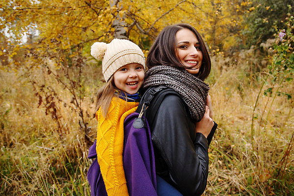 포토 JPG 해외이미지 백인 라이프스타일 공원 여자 딸 행복 얼굴 어린이 여행 2 가족 자연 엄마 함께함 사랑 사람 야외 두명 뷰티 유행 산책 육아 덮개 아기 잡기 던지기 작음 적재 해외202310 해외포토 서양인 공공시설 감정 컨셉 관계 모션 휴식 생활 신체부위 뚜껑 크기 생태계 파일형식