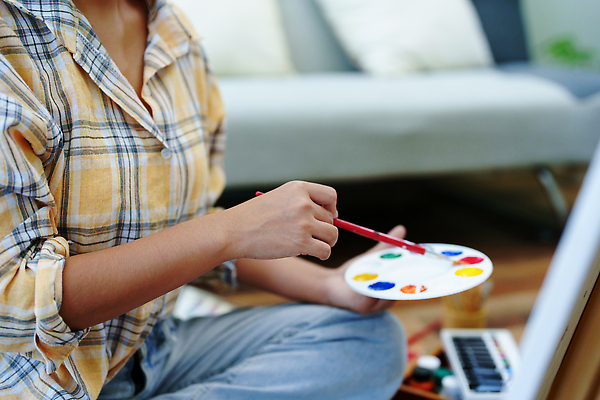 포토 JPG 해외이미지 여자 한명 들기 앉기 동양인 성인 취미 옆모습 물감 미술도구 하반신 붓 그리기 팔레트 이젤 그림 캔버스 화가 성인여자한명만 해외202310 해외포토 직업 1 뷰포인트 모션 사람 인종 오브젝트 여자한명만 성인여자만 파일형식