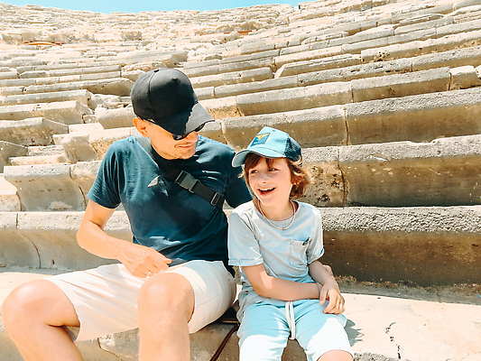 포토 JPG 해외이미지 옷 교육 행복 유럽 아들 어린이 여행 건축양식 통신 학교 가족 휴가 함께함 사람 이벤트 소년 야외 두명 여름 여행객 평화 수확 골동품 시간 뜨거움 성 역사 아빠 결합 폐허 휴양지 콜로세움 타운 칠면조 랜드마크 원형극장 캡모자 파멸 해외202310 해외포토 모자_잡화 건축물 계절 남자 건축 감정 나라 컨셉 농업 관계 조류 장소 도시 로마 극장 파일형식 소멸