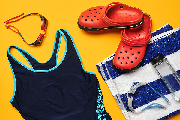 포토 JPG 해외이미지 수영복 신발 사람없음 하이앵글 운동 물통 물안경 목욕타월 노란배경 해외포토 옷 뷰포인트 백그라운드 건강 수건 노란색 수영용품 파일형식