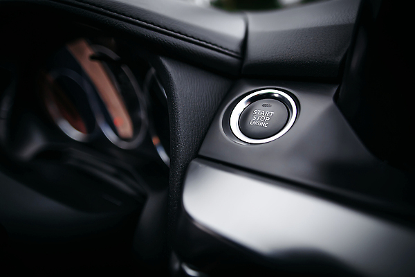 포토 JPG 해외이미지 교통시설 자동차 버튼 열쇠 사람없음 내부 가로 빛 힘 원형 고급 닫기 심볼 묘사 사인 시작 언론 엔진 스위치 계기판 그만 해외202310 해외포토 도형 육상교통 교통 컨셉 모션 시설 파일형식