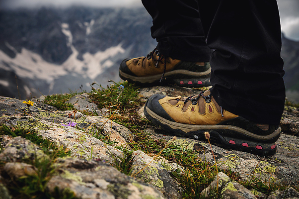 포토 JPG 해외이미지 라이프스타일 여자 스포츠 여행 백그라운드 신발 발 자연 산 부츠 건강 사람 성인 사람없음 야외 운동 걷기 우주 산책 트래킹 하이킹 자유 막대기 양발 하이커 해외202310 해외포토 컨셉 모션 레저 휴식 생활 신체부위 생태계 파일형식