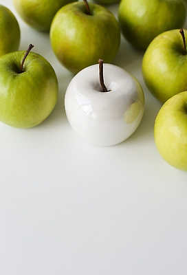 포토 JPG 해외이미지 1 컬러 컨셉 과일 가이드 텍스트 서기 사람 사람없음 초록색 여름 가을 흰색 도자기 사회 닫기 고독 군중 사과 목사 리더 향기 장애 고립 등급 성격 취급주의 혼자 많음 해외202310 해외포토 직업 계절 감정 모션 경고 성직자 냄새 공동체 파일형식