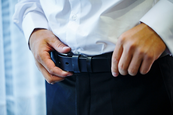 포토 JPG 해외이미지 남자 신랑 결혼 결혼식 한명 상반신 성인 벨트 축하 준비 성인남자한명만 해외202310 해외포토 1 잡화 컨셉 사람 이벤트 남자한명만 성인남자만 파일형식