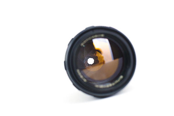 포토 JPG 해외이미지 직업 응시 포즈 백그라운드 유리 기술 실내 취미 사람없음 반사 카메라 디지털 검은색 사진촬영 텔레비전 장비 흰색 기구 원형 구멍 닫기 필름 영화 각도 슛 동영상 캠코더 셔터 고립 광학 벡터 해외202310 해외포토 도형 시선 컬러 모션 재질 문화예술 내부 전자제품 촬영 파일형식