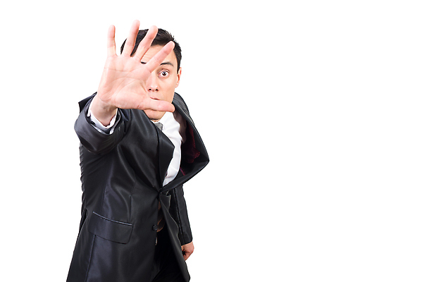 포토 JPG 해외이미지 손 응시 남자 컨셉 손가락 손바닥 경고 한명 정장 가로 금지 표현 비즈니스맨 자신감 수비 고급 우아함 정지 거절 심볼 사인 흰배경 흥분 긍정 쇼 일시정지 고립 그만 시범 심각 정중 주목 스타일 카피스페이스 해외202310 해외포토 1 시선 옷 감정 백그라운드 비즈니스 모션 사람 신체부위 공백 흰색 직장인 파일형식