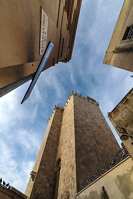 포토 JPG 해외이미지 유럽 벽 섬 여행 건축양식 하늘 휴가 코끼리 사람없음 건물 도시풍경 탑 이탈리아 활발 바위 도시 성 중세 역사 재산 큼 지중해 시력 타운 랜드마크 유럽연합 해외202310 해외포토 건축물 건축 나라 바다 컨셉 포유류 풍경 금융 돌_바위 크기 파일형식