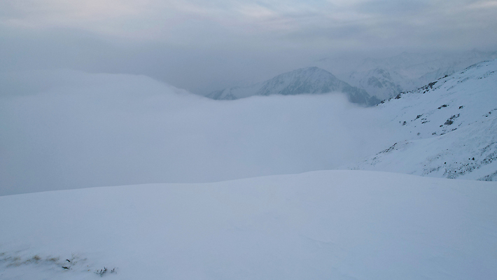 포토 JPG 해외이미지 구름 계절 여행 백그라운드 겨울 자연 하늘 아침 산 안테나 파노라마 풍경 사람없음 야외 빛 뷰티 계곡 새벽 카펫 추위 안개 흰색 분위기 숲 신비 언덕 마법 스카이라인 내추럴 항공촬영 드론 뿌연 순간 절정 카자흐스탄 눈내림 알마티 해외202310 해외포토 주간 자연요소 아시아 뷰포인트 컬러 컨셉 통신 날씨 눈_날씨 촬영기법 생태계 파일형식