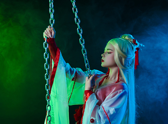 포토 JPG 해외이미지 드레스 옷 아시아 문화 무기 얼굴 실내 한명 빨간색 뷰티 금속 일본 흰색 화려 위험 기모노 네온 동쪽 전사 게이샤 사무라이 이국적 철강 스타일 해외202310 해외포토 1 나라 컬러 컨셉 재질 사람 내부 신체부위 일본전통의상 방향 파일형식