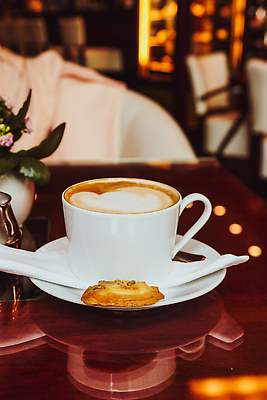 포토 JPG 해외이미지 여유 커피 휴식 디저트 사람없음 카페 분위기 커피잔 카푸치노 라떼 해외202310 해외포토 감정 음료 음식 컨셉 잔 상점 파일형식