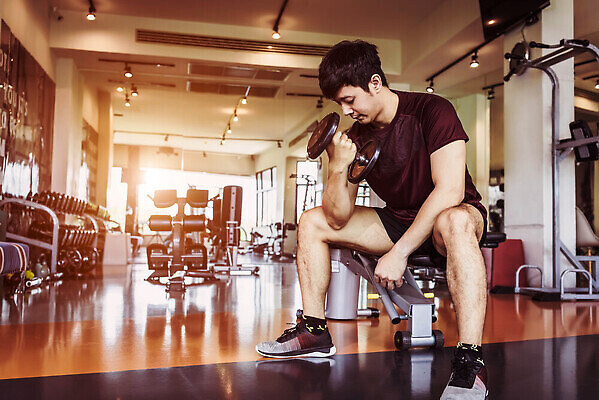포토 JPG 해외이미지 백인 1 라이프스타일 남자 스포츠 백그라운드 운동화 신체 벤치 근육 실내 건강 한명 사람 동양인 성인 건물 운동 힘 아령 장비 업무 무게 몸무게 보디빌딩 보디빌더 연습 체육관 근육질 몸통 리프팅 복근 이두근 해외202310 해외포토 서양인 건축물 신발 의자 인종 내부 생활 신체부위 헬스 작업 몸매 파일형식