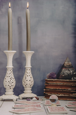 포토 JPG 해외이미지 얼굴 백그라운드 돈 미래 사랑 사람없음 책 독서 운명 신용카드 재산 예측 신비 심볼 마녀 점성술 마법 초능력 해외202310 해외포토 감정 컨셉 신체부위 금융 파일형식