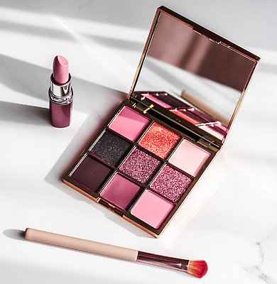 포토 JPG 해외이미지 무료이미지 백그라운드 사람없음 세트 뷰티 거울 립스틱 화려 대리석 아이섀도 메이크업브러쉬 해외202310 해외포토 컨셉 재료 화장품 붓 파일형식