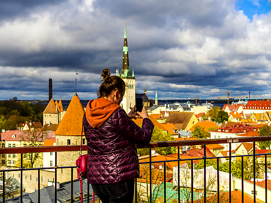 포토 JPG 해외이미지 모델 직업 여행 지도 사업가 손가락 놀이 모바일 세포 한명 사람 스마트폰 핸드폰 유행 카메라 기쁨 자유 게임 막대기 승차 지중해 스마트 검색 그림 흥분 기회 정사각형 슛 방문 온라인 일반 고용 비명 셀프 힙스터 해외202310 해외포토 도형 1 손 패션 감정 바다 컨셉 모션 전자제품 스마트기기 구직 채용 파일형식