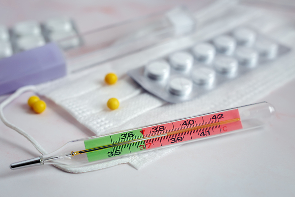 포토 JPG 해외이미지 왕관 건강 병원 가면 안전 사람없음 치료 알약 장비 의사 열 바이러스 호흡 보호 질병 온도계 위험 사인 예방 감염 기침 돌봄 전염병 카피스페이스 코로나바이러스 해외202310 해외포토 컨셉 의학 모션 약 공백 의료진 파일형식