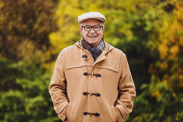 포토 JPG 해외이미지 모자 응시 옷 공원 남자 행복 안경 겨울 자연 한명 미소 성인 야외 기쁨 회색 추위 코트 가을 주름 은퇴 만족 개성 옛날 해외202310 해외포토 1 시선 잡화 계절 공공시설 감정 컬러 표정 사람 외투 생태계 파일형식