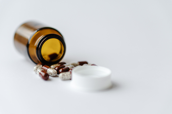 포토 JPG 해외이미지 컬러 과학 백그라운드 컨셉 건강 병원 사람없음 치료 빨간색 파란색 세트 알약 약 고통 흰색 그룹 약초 질병 약국 오브젝트 두통 처방 비타민 테라피 중독 흙더미 조제 돌봄 복용 진통제 치료제 헬프 화학물질 항생제 해외202310 해외포토 감정 의학 모션 뷰티 흙 도움 풀_식물 화학 만들기 영양소 파일형식 더미