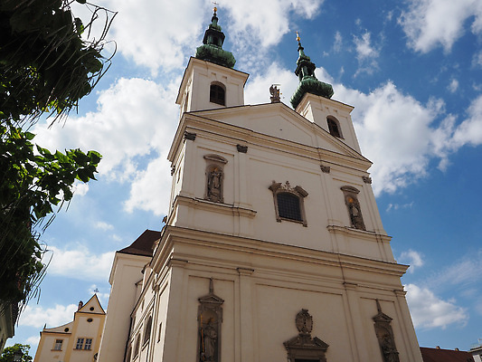포토 JPG 해외이미지 유럽 건축양식 사람없음 건물 교회 도시 성자 체코 타운 공화국 랜드마크 유럽연합 해외202310 해외포토 건축물 건축 나라 종교 종교건축 파일형식