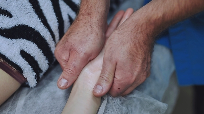 포토 JPG 해외이미지 손 신체 손가락 해부 근육 뼈 건강 사람 동양인 사람없음 치료 빨간색 운동 약 고통 터치 환자 엄지손가락 마사지 작업 질병 손목 확인 서비스 관절염 팔 테라피 고립 돌봄 물리치료 압력 염증 재활 치료사 치료제 해외202310 해외포토 직업 감정 컬러 의학 모션 인종 신체부위 뷰티 파일형식