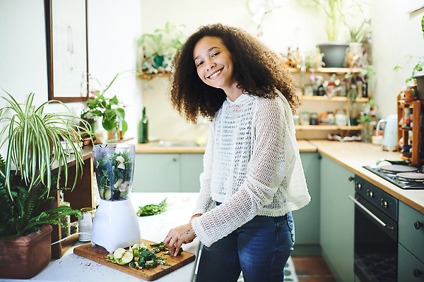 포토 JPG 해외이미지 백인 라이프스타일 웰빙 여자 행복 얼굴 다이어트 채소 청소년 주택 건강 한명 서기 인종 성인 뷰티 주방 기쁨 표현 신선 아프리카인 치아 준비 유기농 시금치 건강식 스무디 채식주의자 성인여자만 디톡스 비건 해외202310 해외포토 서양인 외국인 1 감정 음료 음식 모션 사람 건물 생활 신체부위 소화기관 채식 여자만 성인만 파일형식