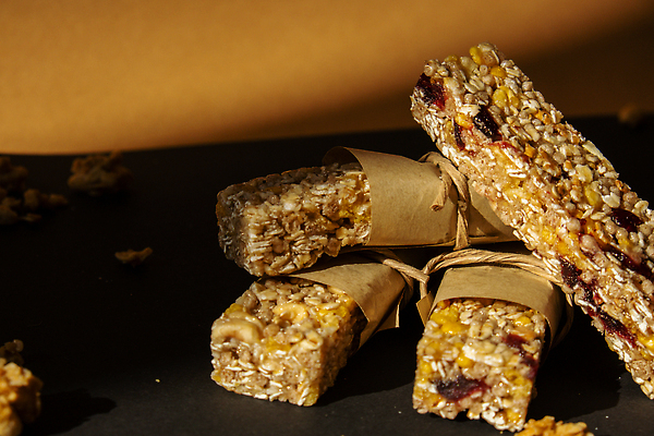 포토 JPG 해외이미지 사람없음 갈색 견과류 에너지바 그래놀라 글루텐프리 해외202310 해외포토 음식 컬러 파일형식