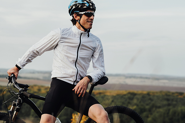 포토 JPG 해외이미지 백인 직업 라이프스타일 남자 안경 도로 스포츠 여행 교통시설 자국 건강 한명 사람 성인 야외 선글라스 자전거 경쟁 장비 에너지 바퀴 승차 헬멧 연습 속도 순환 사이클링 라이더 바이크레이서 선로 해외202310 해외포토 서양인 1 잡화 길 교통 컨셉 모션 생활 바이크 보호장비 육상스포츠 시설 파일형식