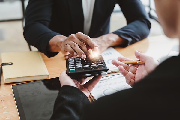 포토 JPG 해외이미지 직업 컨셉 돈 회사 비즈니스 통계 성공 그래프 설계 사람 사람없음 금융 경제 노트북 컴퓨터 사무실 세일 디지털 정보 성장 업무 비즈니스맨 네트워크 시장 계획 주식 사이버 분석 보고서 문서 투자 이익 온라인 회계 개발 경영 계좌 마케팅 세금 예산 회계사 해외202310 해외포토 남자 전자제품 작업 직장인 재산 파일형식