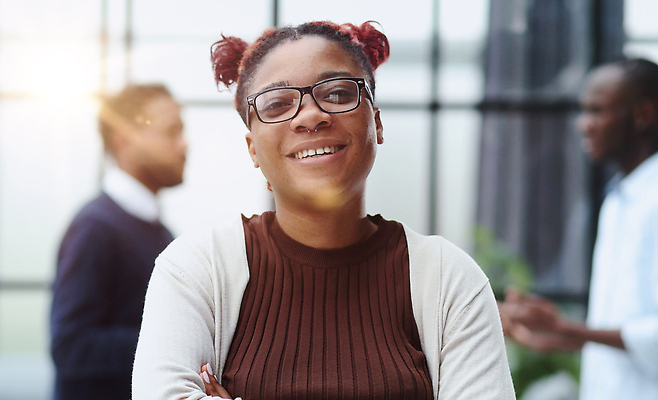 포토 JPG 해외이미지 직업 여자 무기 비즈니스 사업가 손가락 성공 아이디어 실내 창조 미소 사람 세명 사무실 뷰티 검은색 기쁨 비즈니스우먼 우아함 중앙 대표 종업원 집중 동료 경영자 옷입기 경영 섞기 정중 브레인스토밍 해외202310 해외포토 손 감정 컬러 컨셉 관계 모션 표정 내부 직장인 리더 파일형식