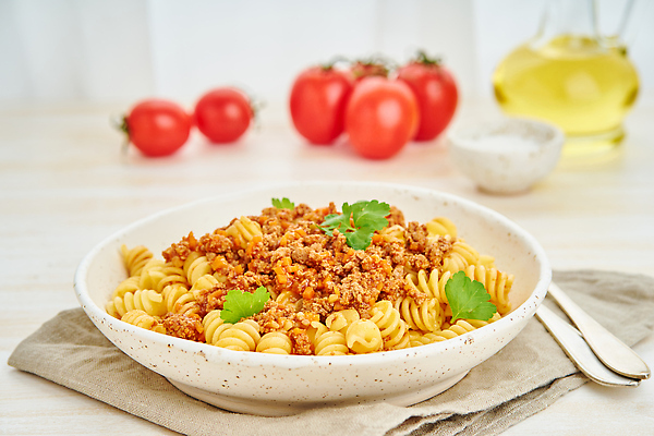 포토 JPG 해외이미지 전통 접시 음식 백그라운드 잎 토마토 채소 재료 부분 창문 탁자 파스타 육류 요리 사람없음 목재 옆모습 빨간색 초록색 빛 식당 식사 저녁식사 이탈리아 소고기 흰색 신선 고명 맛 지중해 허브 점심식사 다진 땅바닥 볼로냐 핸드메이드 맛있는 푸질리 해외202310 해외포토 나무 식물 식기 유럽 바다 뷰포인트 컬러 가구 컨셉 식재료 바닥 서양음식 상점 파일형식