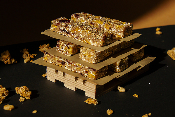 포토 JPG 해외이미지 사람없음 갈색 쌓기 견과류 부스러기 에너지바 그래놀라 글루텐프리 해외202310 해외포토 음식 컬러 모션 파일형식