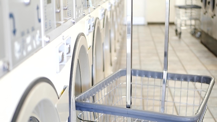 포토 JPG 해외이미지 옷 산업 가사 비즈니스 가정 사람없음 바구니 동전 미국 기계 씻기 빨래 드라이어 서비스 상업 드럼 세탁기 일반 자동 줄서기 해외202310 해외포토 돈 북아메리카 모션 타악기 청결 가전제품 미용용품 파일형식