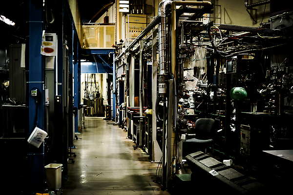 포토 JPG 해외이미지 식물 산업 비즈니스 통신 굴뚝 사람없음 건물 울타리 금속 기계 콘센트 플러그 암호 제조 위험 기관 배선 해외202310 해외포토 건축물 컨셉 재질 담장 한자 파일형식