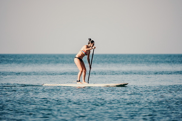 포토 JPG 해외이미지 라이프스타일 행복 실루엣 스포츠 바다 여행 무지개 자연 하늘 휴가 휴식 건강 한명 서기 야외 물 비키니 운동 뷰티 여행객 일출 일몰 자유 서핑보드 서핑 저녁 서퍼 성소수자 해외202310 해외포토 자연요소 1 수영복 감정 컨셉 모션 운동선수 촬영기법 사람 생활 노을 수상스포츠 보드_스포츠 야간 생태계 파일형식