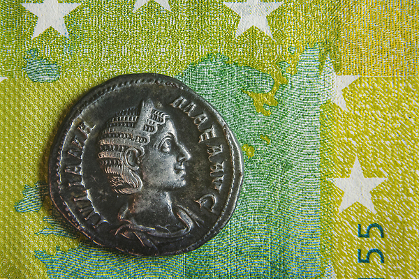 포토 JPG 해외이미지 유럽 백그라운드 돈 비즈니스 미래 미술 사람없음 금융 경제 금속 동전 힘 꿈 유로 수확 흰색 축하 변화 시장 재산 구매 은색 로마 심볼 오브젝트 무역 상담 보험 세금 전국 사도궁 해외202310 해외포토 나라 산업 컬러 컨셉 농업 재질 문화예술 쇼핑 이탈리아 궁전 바티칸 파일형식