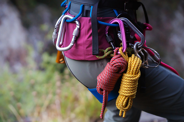 포토 JPG 해외이미지 라이프스타일 여자 밧줄 스포츠 여행 백그라운드 산 사람없음 야외 뷰티 등산 장비 가을 도구 던지기 코드 위험 닻 기어 캠코더 유지 달리기선수 지원 해외202310 해외포토 계절 줄 컨셉 모션 사람 생활 카메라 트래킹 육상선수 파일형식