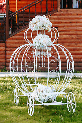 포토 JPG 해외이미지 디자인 공원 꽃 꽃다발 결혼 백그라운드 자연 잔디 사람없음 야외 장식 뷰티 금속 정원 카트 낭만 수확 골동품 바퀴 우아함 승차 철 복고 마차 목각 옛날 스타일 해외202310 해외포토 식물 공공시설 교통수단 컨셉 농업 모션 재질 이벤트 생태계 파일형식