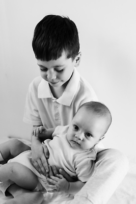 포토 JPG 해외이미지 백인 라이프스타일 행복 어린이 2 가정 가족 휴식 주택 함께함 따뜻함 사랑 사람 소년 두명 우정 침실 육아 침대 아기 신생아 잠 작음 형제 거짓말 걸음마 남동생 돌봄 천진난만 해외202310 해외포토 서양인 남자 감정 가구 컨셉 관계 모션 건물 생활 친구 크기 동생 파일형식