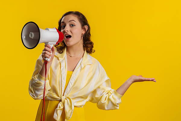 포토 JPG 해외이미지 직업 라이프스타일 여자 통신 아이디어 갈색머리 실내 한명 사람 세일 확성기 외침 발표 작업실 메시지 볼륨 대표 종업원 상업 오디오 시끄러움 일반 승진 목소리 소통 고립 노란배경 비명 주목 프리랜서 항의 카피스페이스 블랙프라이데이 밀레니얼 해외202310 해외포토 1 헤어스타일 백그라운드 컨셉 데이이벤트 내부 생활 경제 전자제품 노란색 소리 공백 파일형식