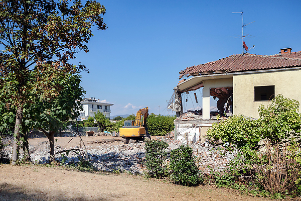 포토 JPG 해외이미지 외관 산업 벽 백그라운드 건축양식 벽돌 주택 사람없음 건물 기계 재활용 손상 장비 바위 업무 파편 위험 땅 불도저 굴착기 버리기 폐허 시멘트 먼지 낭비 깨짐 단절 옛날 재앙 콘크리트 파멸 무너짐 비어있는 해외202310 해외포토 건축물 건축 컨셉 모션 돌_바위 작업 중장비 친환경 파일형식 소멸