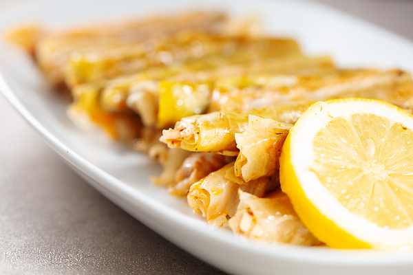 포토 JPG 해외이미지 전통 접시 음식 백그라운드 잎 다이어트 채소 중동 밥 건강 육류 요리 사람없음 초록색 여름 식사 저녁식사 덮개 신선 사발 맛 지중해 그리스 유기농 양배추 롤 후추 내추럴 점심식사 폭식 채식주의자 핸드메이드 비건 맛있는 튀르키예 해외202310 해외포토 식물 식기 웰빙 계절 유럽 나라 아시아 바다 컬러 컨셉 식재료 뚜껑 사기그릇 향신료 채식 파일형식