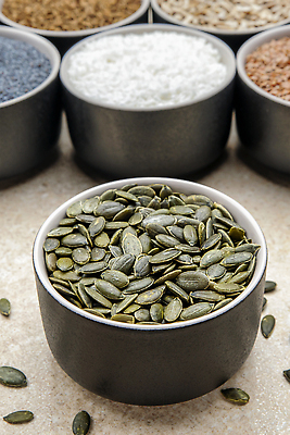 포토 JPG 해외이미지 계절 음식 백그라운드 농업 다이어트 채소 재료 자연 호박 건조 건강 씨앗 사람없음 초록색 검은색 신선 사발 맛 낟알 자르기 굽기 컵받침 유기농 날것 흙더미 내추럴 채식주의자 카피스페이스 맛있는 해외202310 해외포토 식물 웰빙 산업 컬러 컨셉 모션 흙 공백 사기그릇 구이 받침대 생태계 채식 파일형식 더미