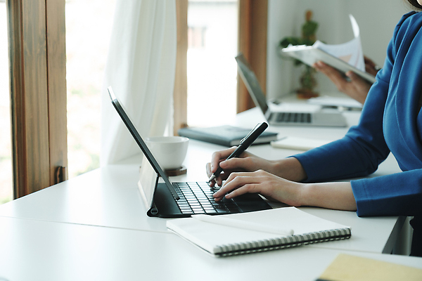 포토 JPG 해외이미지 직업 비즈니스 통신 통계 성공 회의 설계 한명 금융 사무실 자료 정보 직장인 비즈니스맨 그룹 시장 계획 상담원 주식 토론 분석 동료 상담 경영자 투자 온라인 회계 경영 마케팅 인터랙티브 브레인스토밍 해외202310 해외포토 1 남자 컨셉 관계 사람 경제 사무원 리더 파일형식
