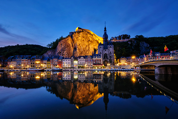 포토 JPG 해외이미지 유럽 여행 조명 사람없음 강 뷰티 반사 성당 교회 평화 새벽 깃발 성 야간 저녁 벨기에 빛망울 고딕 랜드마크 해외202310 해외포토 자연요소 건축물 나라 컨셉 종교건축 건물 빛 서유럽 파일형식