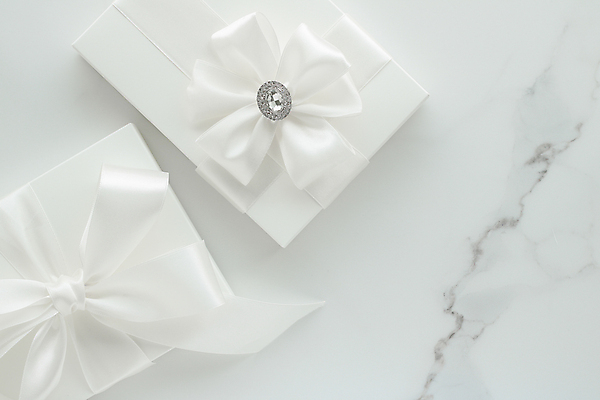 포토 JPG 해외이미지 리본 포장 사람없음 선물상자 흰색 오브젝트 대리석 해외202310 해외포토 컬러 재료 선물 상자 파일형식