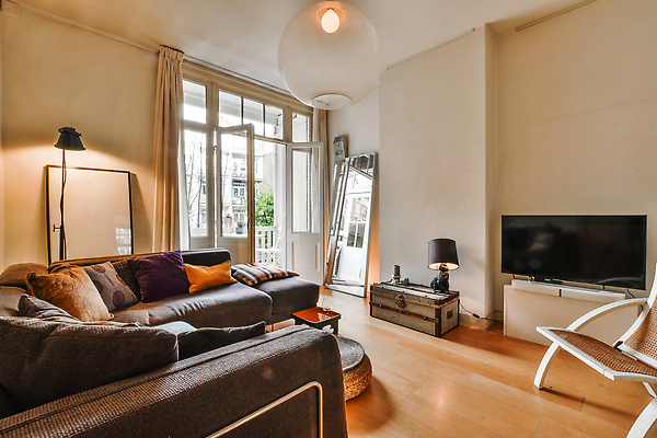 포토 JPG 해외이미지 쿠션 탁자 사람없음 인테리어 소파 문 텔레비전 공간 거울 방 스탠드 커튼 나무바닥 해외202310 해외포토 디자인 가구 의자 조명 바닥 전자제품 파일형식