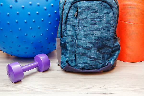 포토 JPG 해외이미지 모양 라이프스타일 스포츠 컬러 백그라운드 배낭 공 실내 건강 사람없음 파란색 세트 컬러풀 운동 유행 힘 아령 방 장비 매트 그룹 성형수술 몸무게 오브젝트 클럽 체육관 체조 에어로빅 해외202310 해외포토 가방 내부 생활 춤 수술 파일형식