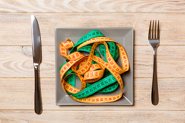 포토 JPG 해외이미지 라이프스타일 접시 여자 음식 백그라운드 포크 컨셉 신체 다이어트 건강 스파게티 사람없음 목재 컬러풀 숫자 식사 저녁식사 고통 회색 면 칼 질병 몸무게 먹기 비만 날씬함 허리 측정 오브젝트 레이아웃 정사각형 테이프 칼로리 문제 돌봄 적자 탄수화물 플랫레이 해외202310 해외포토 도형 나무 문자 식기 감정 컬러 재료 의학 모션 문구용품 파스타 사람 생활 신체부위 플랫 몸매 파일형식