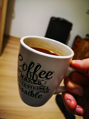 포토 JPG 해외이미지 디자인 유럽 커피 음료 음식 아침 콩 서기 사람없음 목재 컵 초록색 갈색 검은색 카페 머그컵 흰색 신선 뜨거움 아침식사 아로마 에스프레소 폴란드 내추럴 브로츠와프 카페인 해외202310 해외포토 주간 나무 식기 나라 컬러 재료 모션 곡류 상점 식사 파일형식