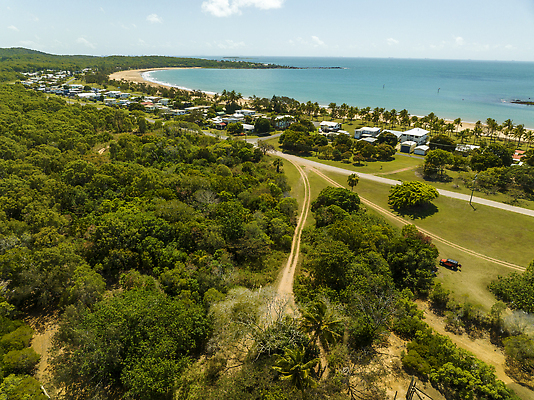 포토 JPG 해외이미지 라이프스타일 도로 선 바다 컬러 곡선 자연 추상 주택 안테나 사람없음 야외 물 컬러풀 환경 시골 호주 땅 고도 질감 내추럴 항공촬영 교외 드론 내려보기 해외202310 해외포토 자연요소 길 뷰포인트 무늬 통신 교통시설 모션 건물 생활 오세아니아 생태계 파일형식